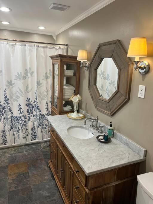 Elegant 6 Bedroom In Heart Of * Memphis